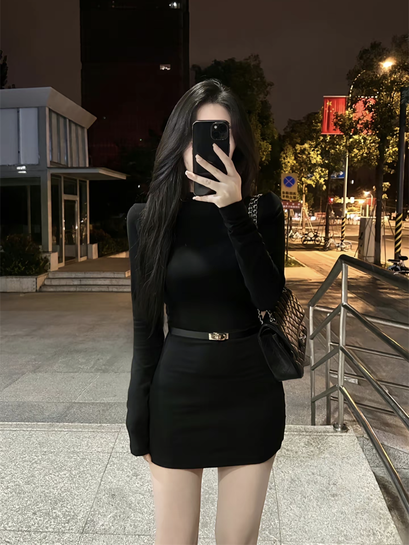 洋气半高领紧身连衣裙女秋季长袖修身打底裙子纯欲收腰包臀裙短裙