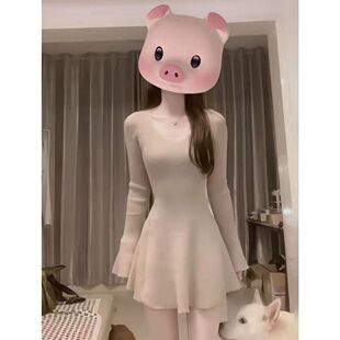 秋冬季御姐轻熟风V领微喇袖针织连衣裙女纯欲修身显瘦韩版A字短裙