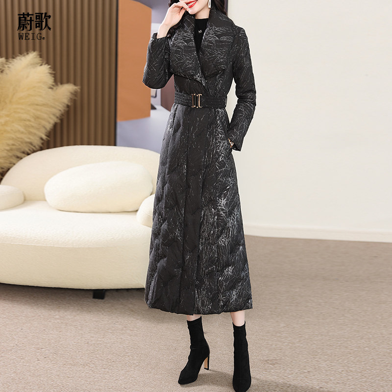 今年流行黑色羽绒服长款女2025冬季新款气质翻领收腰显瘦减龄外套