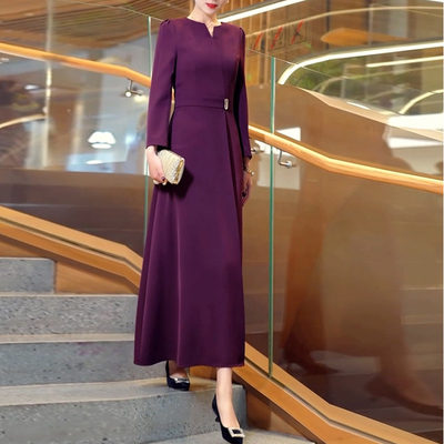 紫红色修身连衣裙2025早秋穿搭气质显瘦长裙子女高级感减龄a字裙