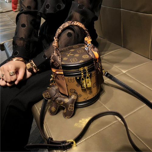 香港品牌复古真皮小水桶包