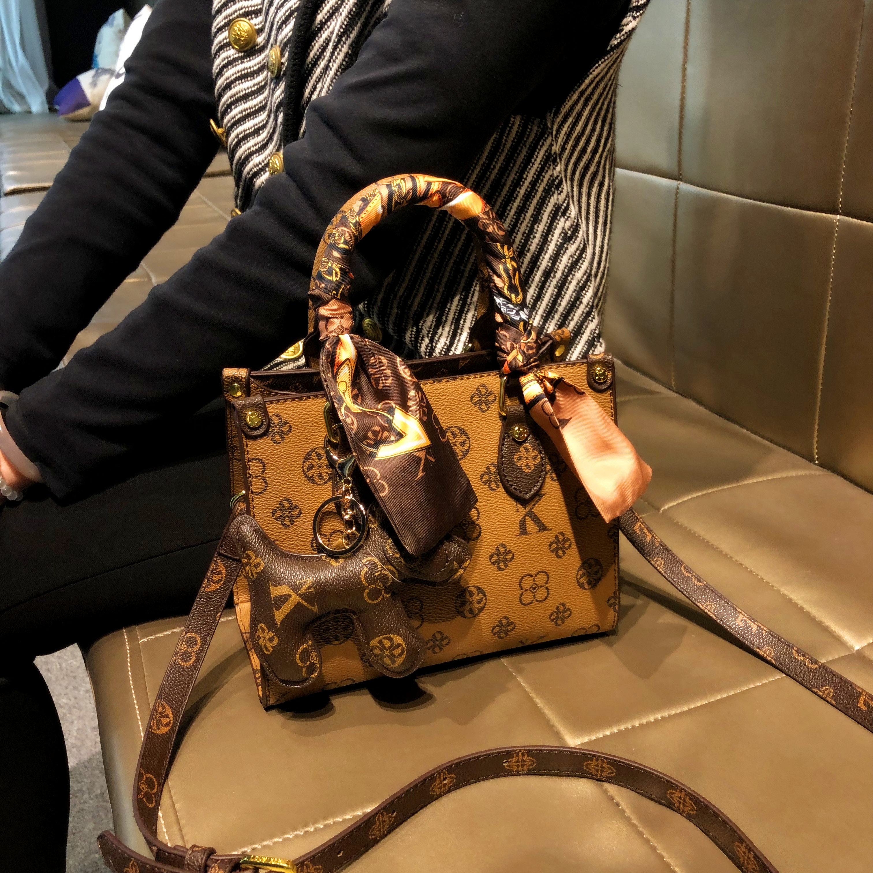 香港品牌斜挎包2026新款高级感大气真皮手提包复古单肩托特包女包,箱包皮具/热销女包/男包,托特包,淘宝优惠券,粉丝福利购,淘宝优惠卷