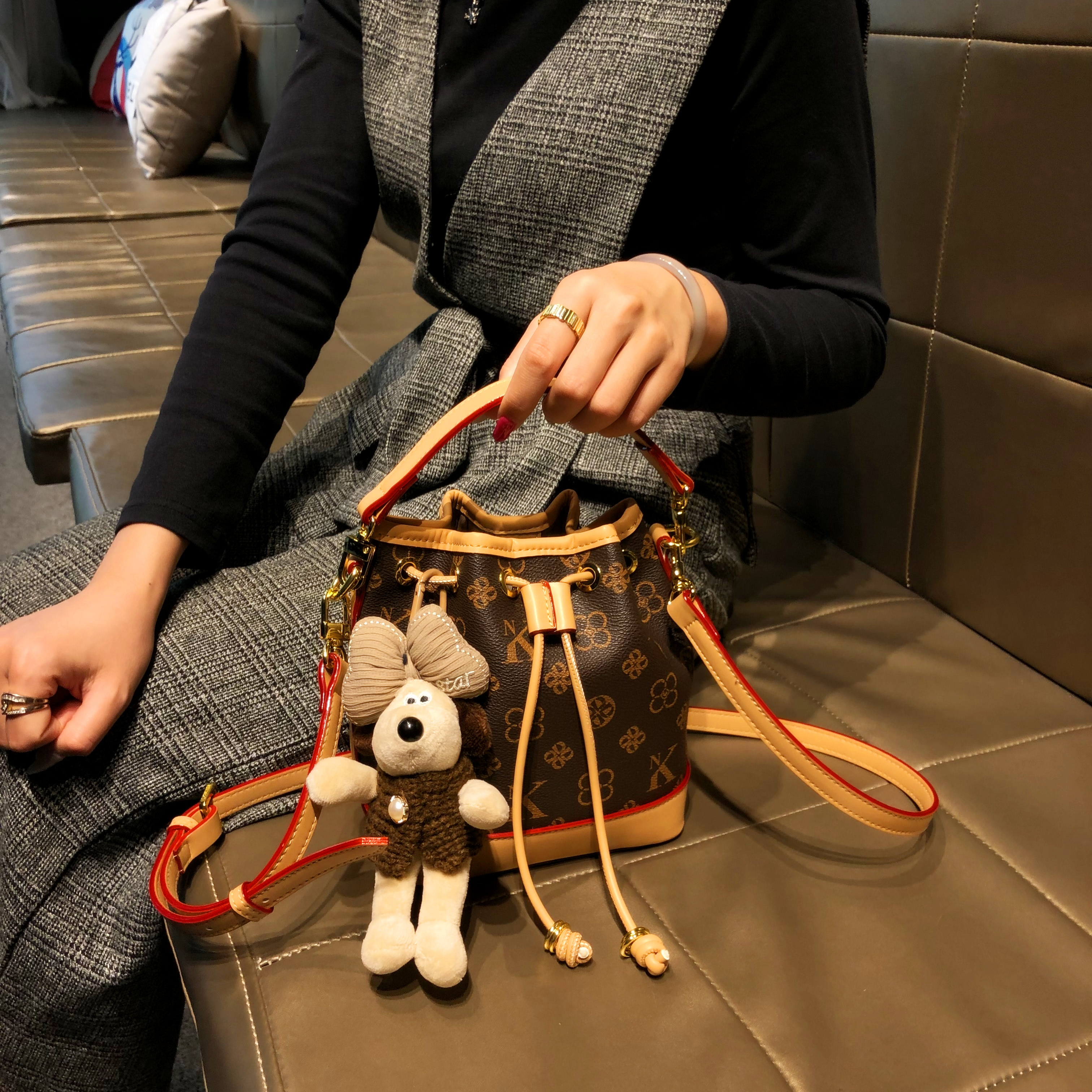 香港品牌包包高级感气质水桶包