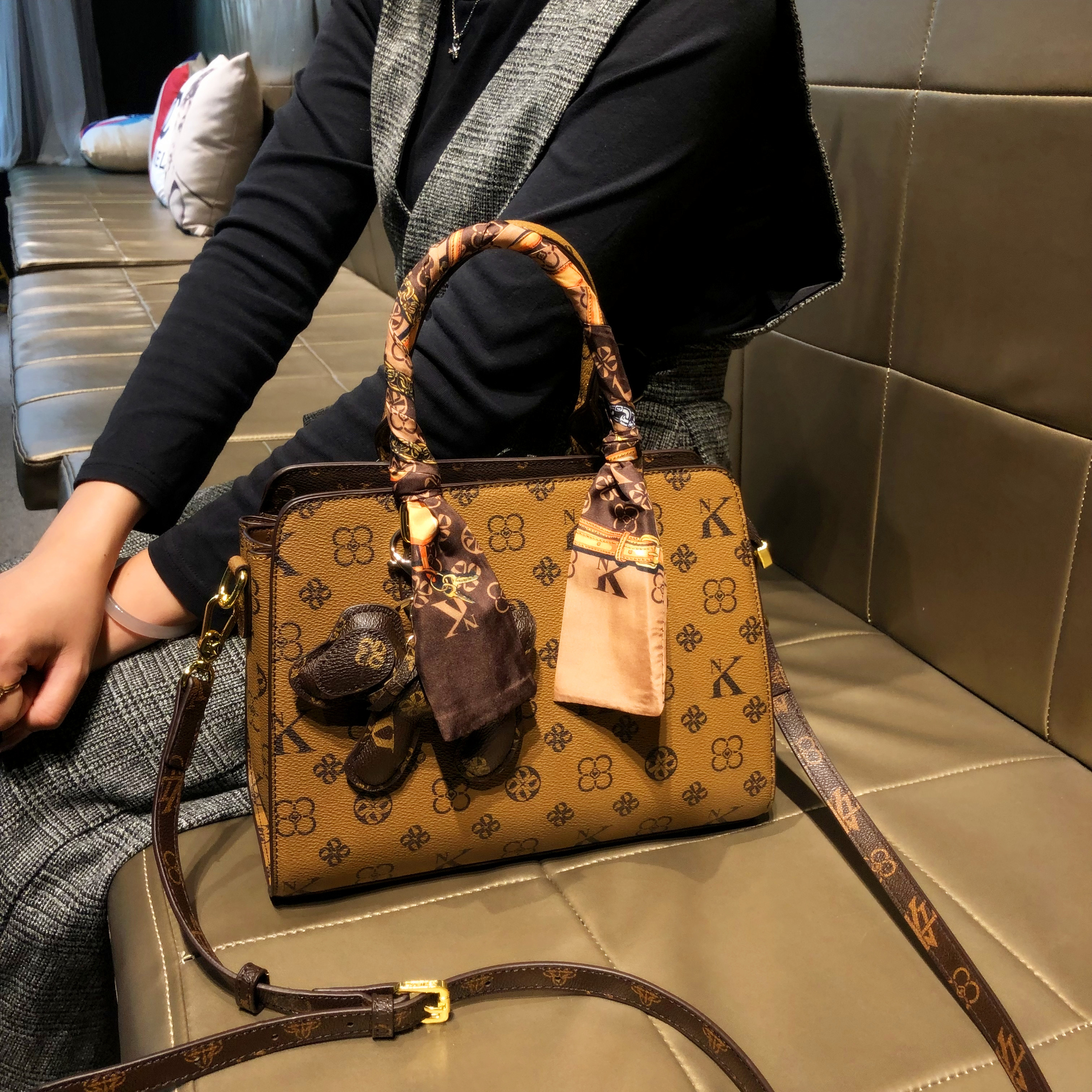 香港品牌复古时尚印花休闲托特包