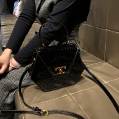 香港品牌包包2025新款 高级感通勤单肩小包真皮手提斜挎小方包女包