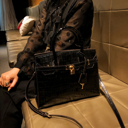 香港品牌时尚轻奢石头纹铂金包