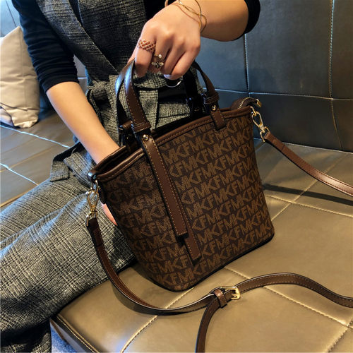 香港代购真皮水桶包洋气女士小包