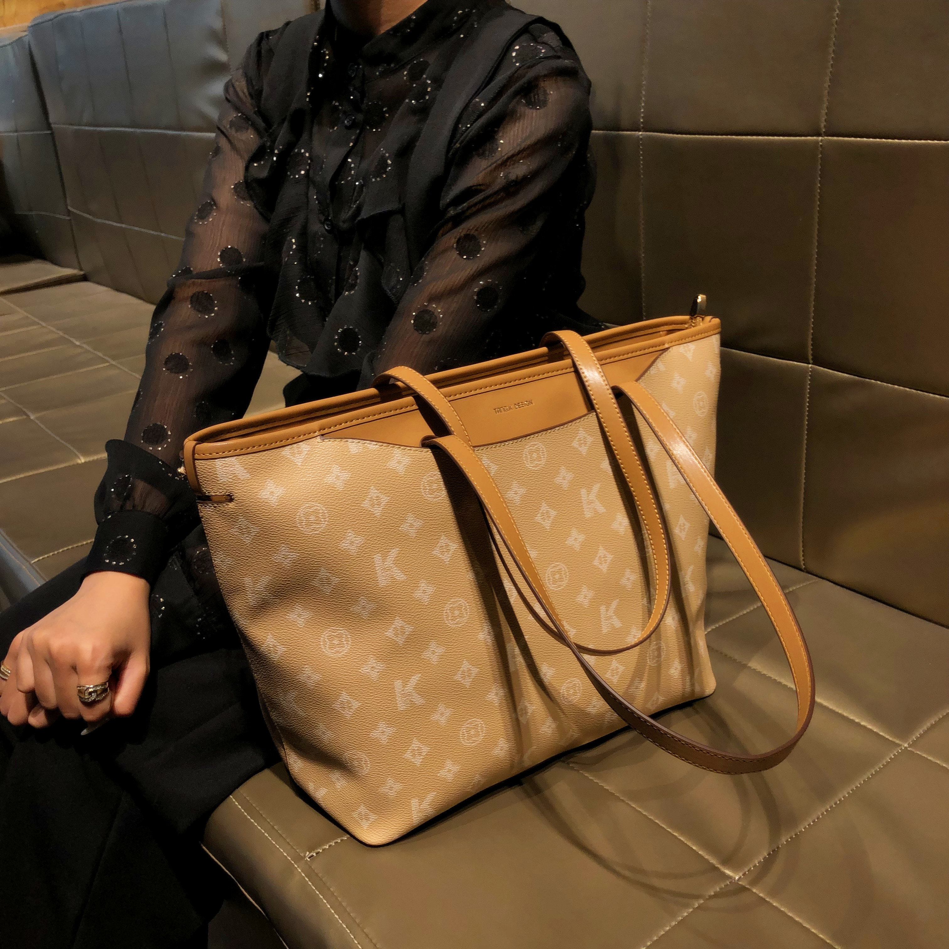 香港品牌复古时尚印花休闲托特包