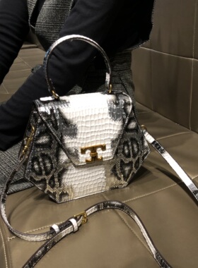 香港品牌包包女款2026新款蛇纹个性手提包真皮单肩斜挎高级小方包