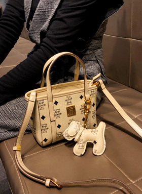 香港品牌包包女款2026新款真皮时尚手提菜篮子包单肩斜挎水桶小包