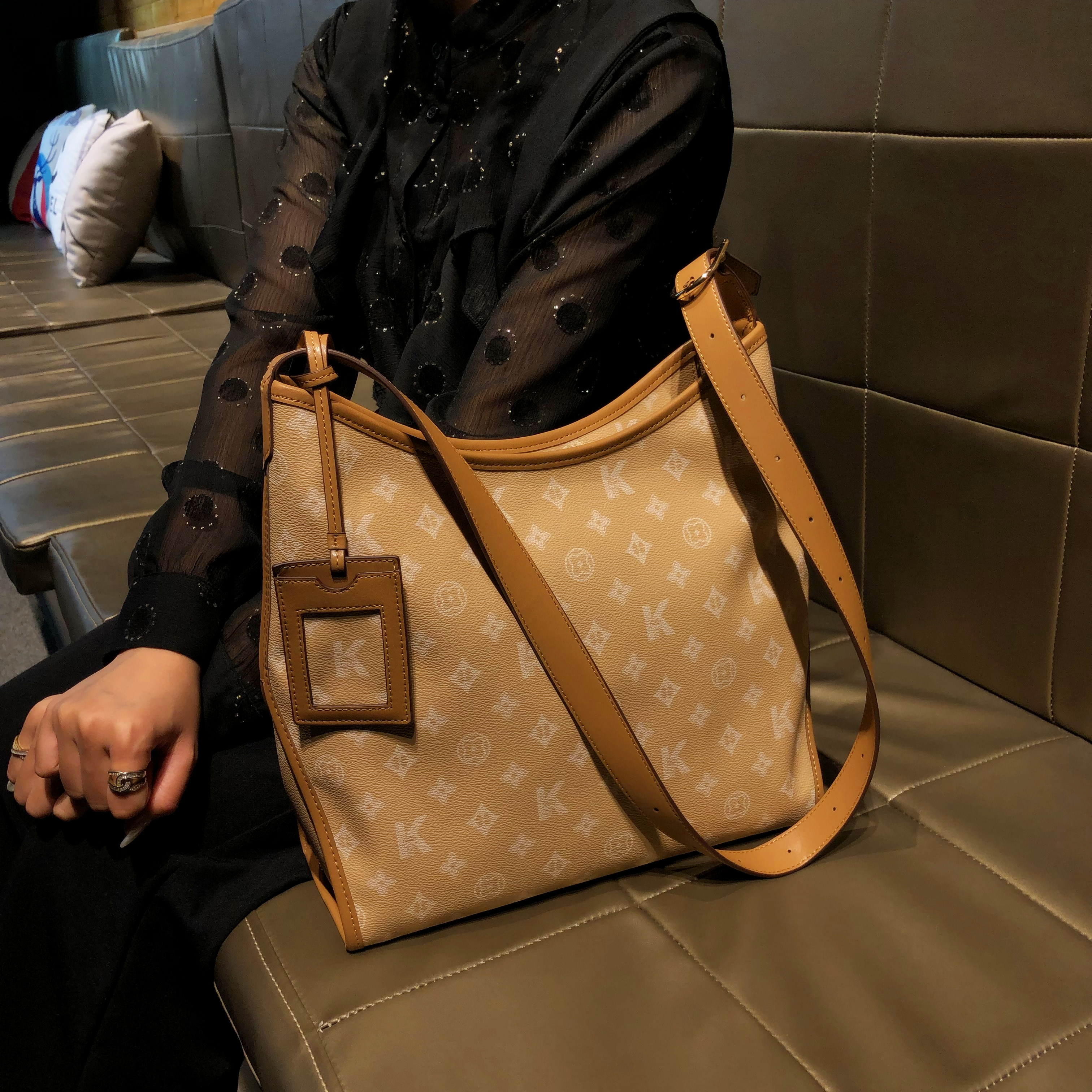 香港品牌复古时尚印花休闲腋下包