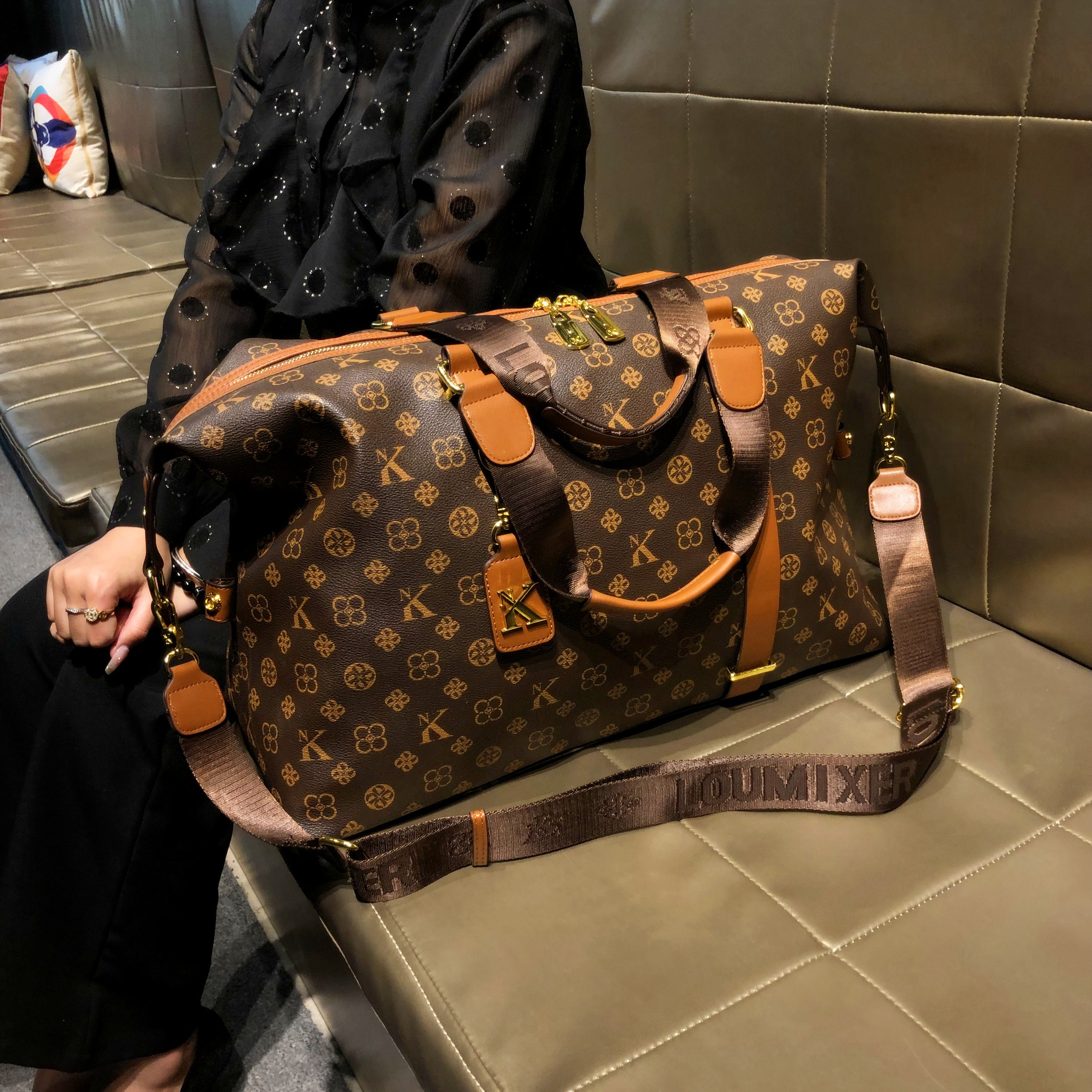 香港品牌短途旅行包2025新款复古大容量手提大包真皮斜挎行李袋女