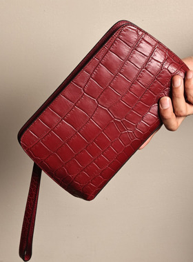 经典款男士贝壳手拿包，酒红色哑光鳄鱼皮，实拍现货