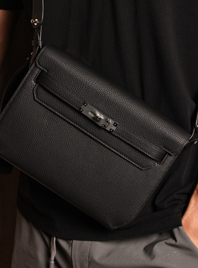 DEP25手拿邮差包，黑色皮，银扣实拍