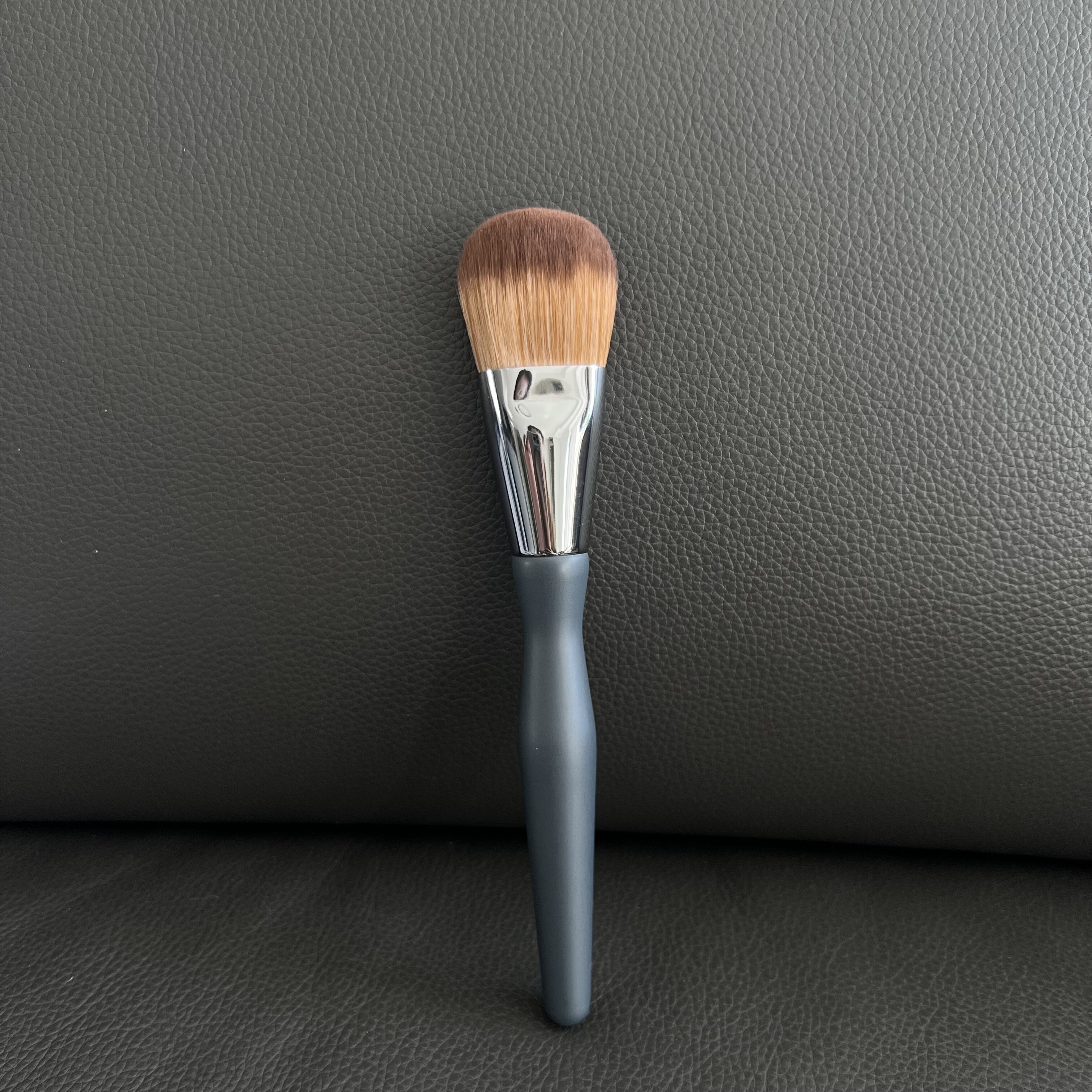 疯狂推荐！厚扁圆粉底刷腮红膏刷腮红液刷 非常柔软又紧实的那种