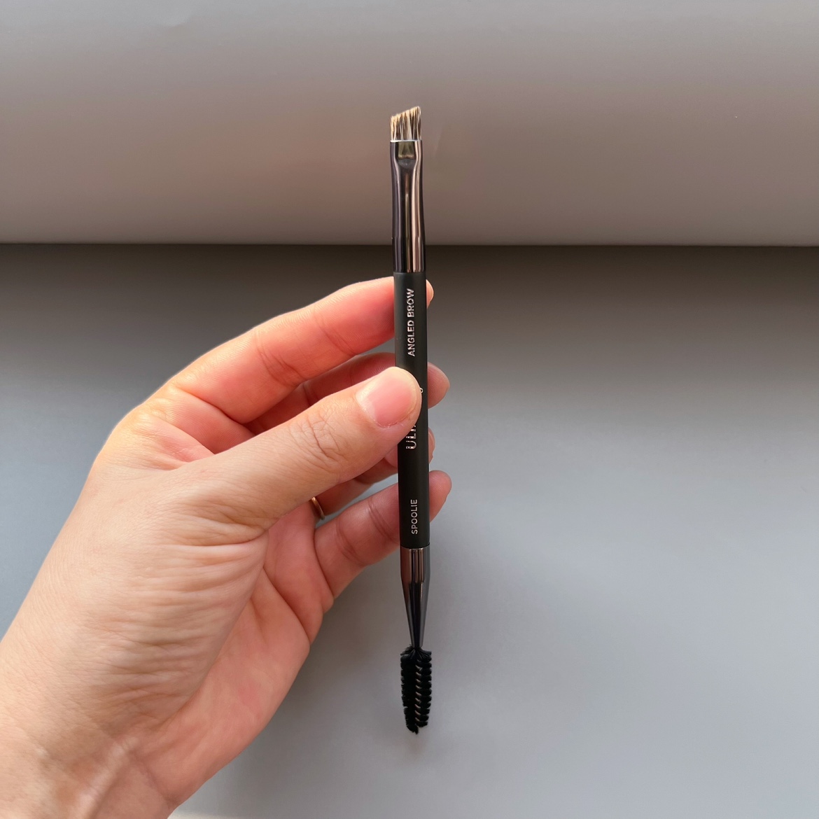 外单ULTA动物毛双头硬眉刷狗脊毛眉粉刷斜角刷螺旋眉部匀色刷W74