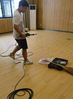 专业地胶板安装自流平施工地胶板