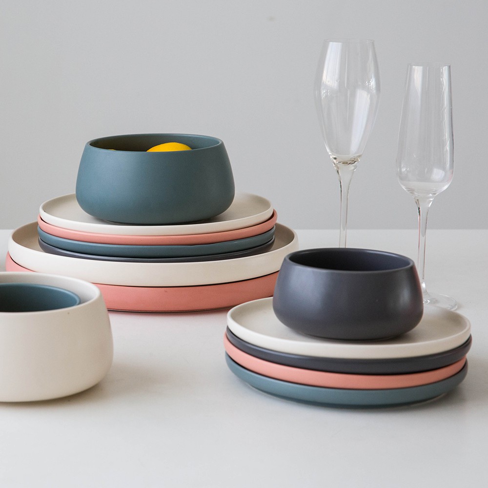 Simple matte frosted breakfast plate for modern housewives