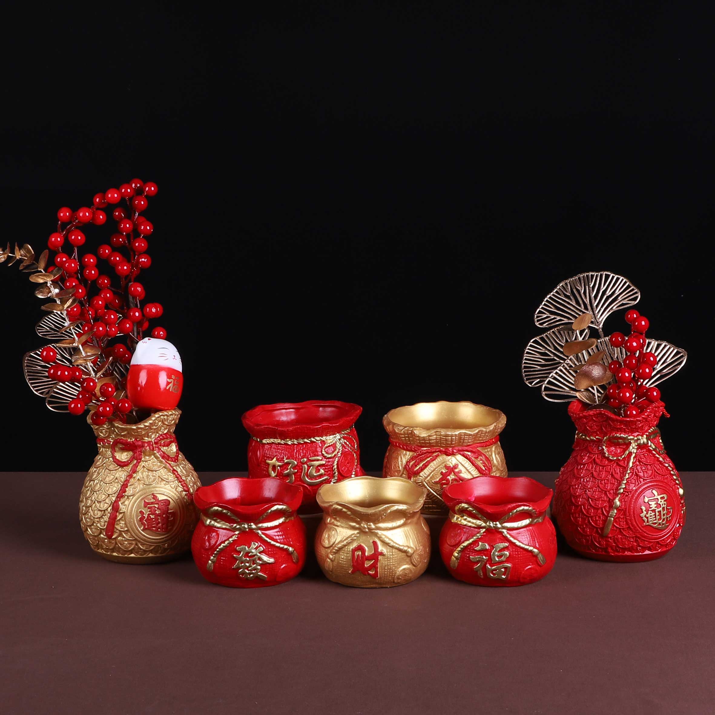红色花盆金色发财树榕树喜庆