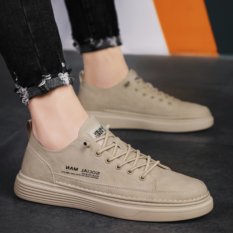 冬季男鞋透气薄款休闲皮鞋男皮面软底英伦百搭防臭板鞋男韩版潮鞋