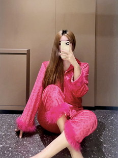 喵喵酱｜维m系列秋冬新款 羽毛豹纹金丝绒睡衣女轻奢家居服套装