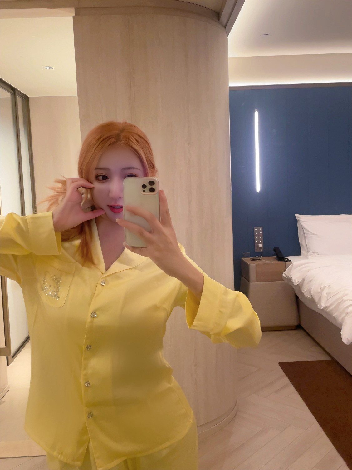 喵喵酱【奶黄Kitty】春秋冰丝烫钻睡女仿醋酸长袖家居服套装高级