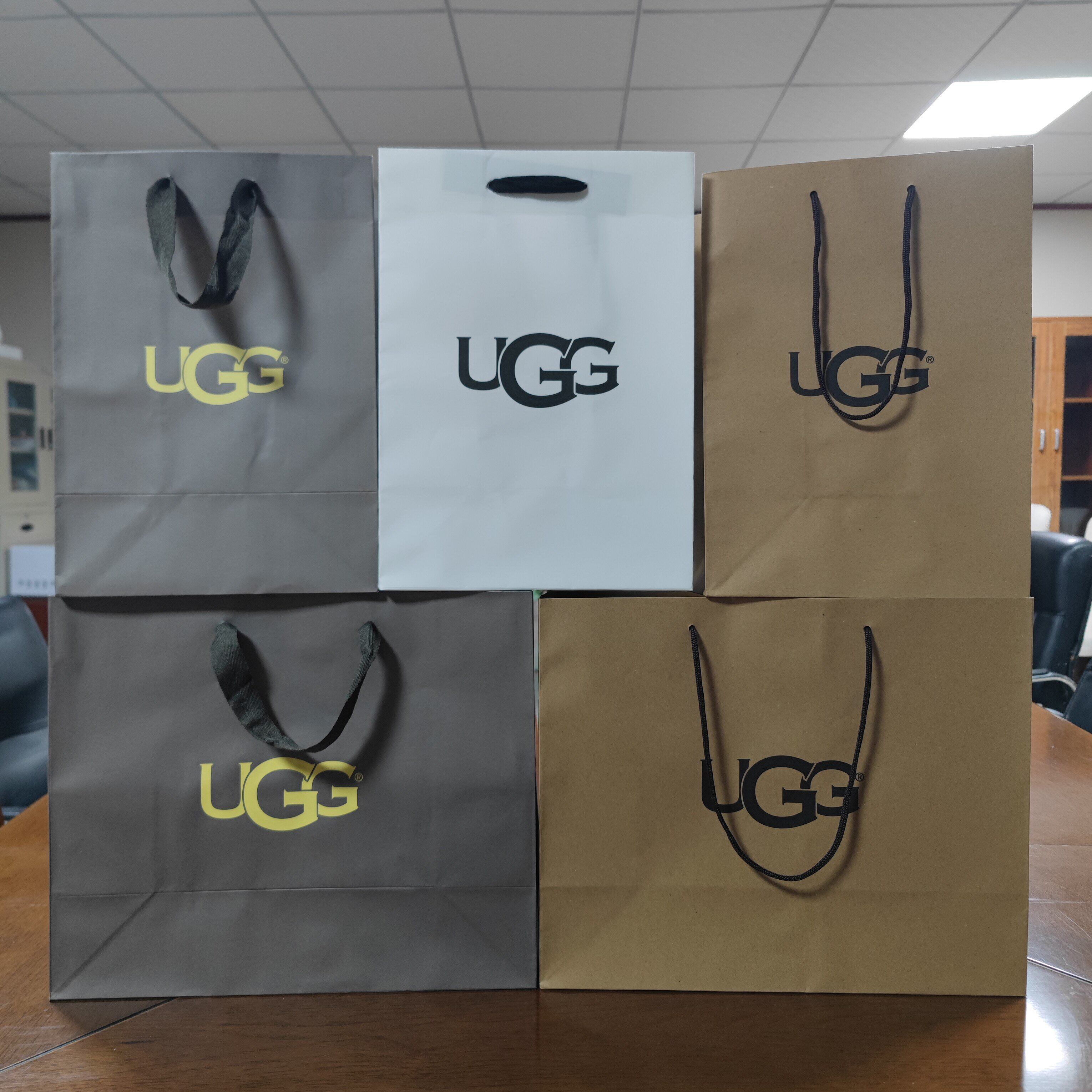 UGG手提袋雪地靴鞋盒购物袋 马甲外套礼品袋子鞋服包装袋柜台正品