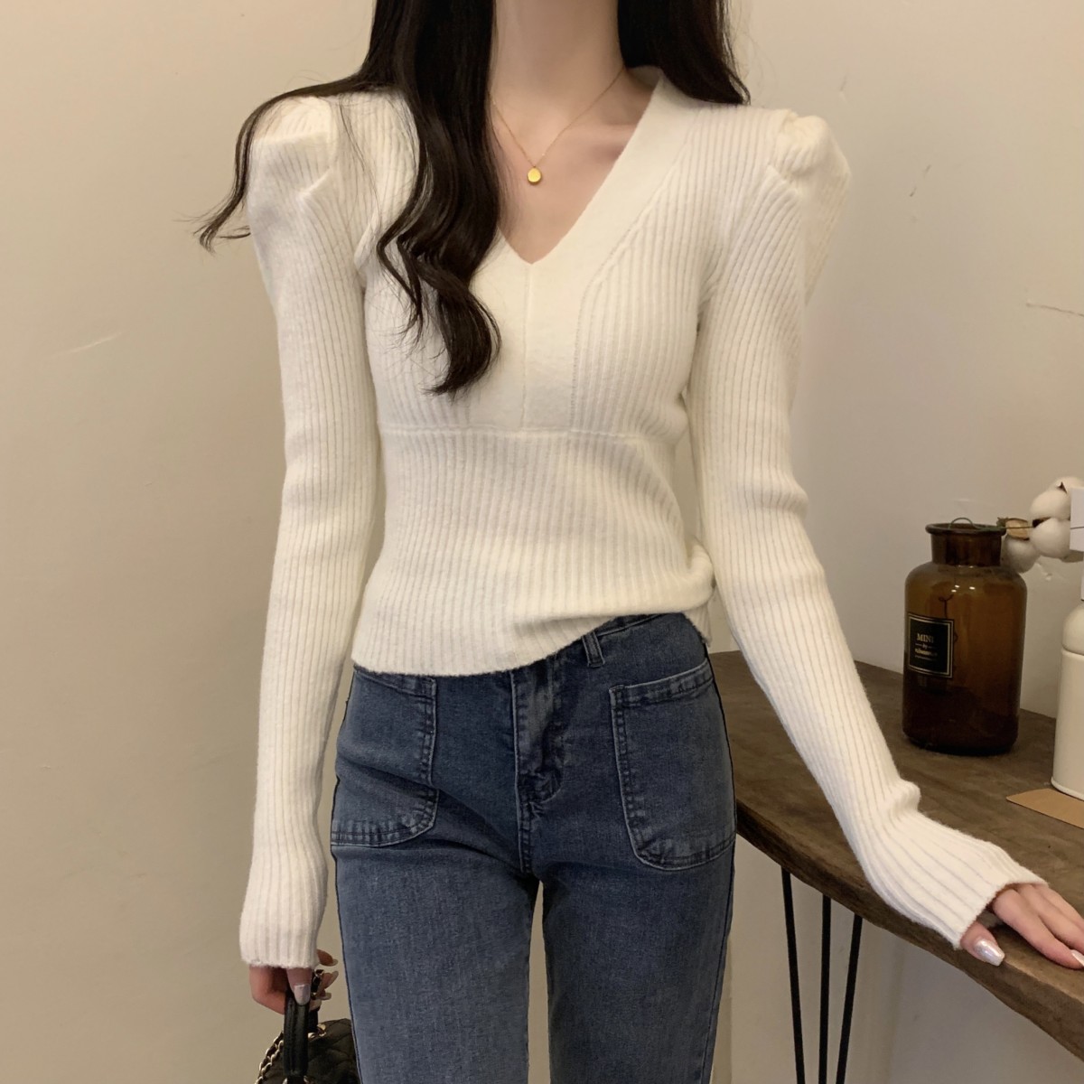 春季2025新款泡泡袖V领针织打底衫女高级感紧身毛衣内搭长袖上衣