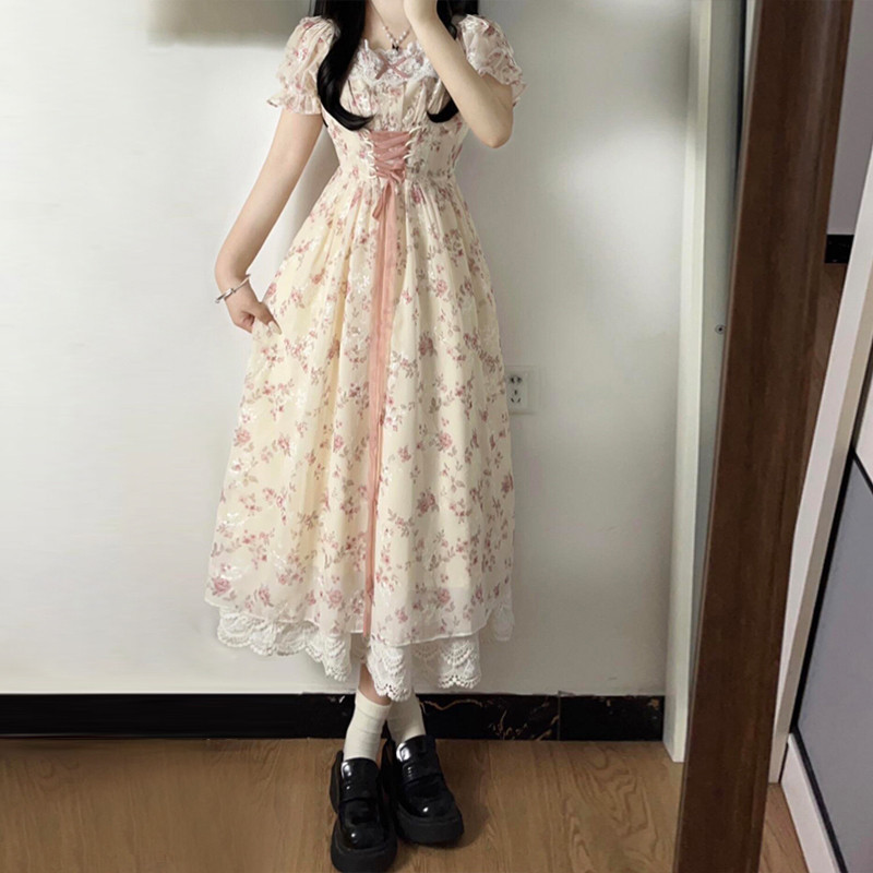 法式泡泡袖方领碎花连衣