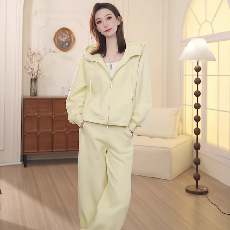 鹅黄色时尚休闲套装女春秋2025新款高级洋气减龄卫衣阔腿裤两件套