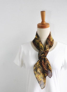 春夏新品棕黄色蛇纹百搭小方巾纱巾通勤休闲百搭装饰围巾