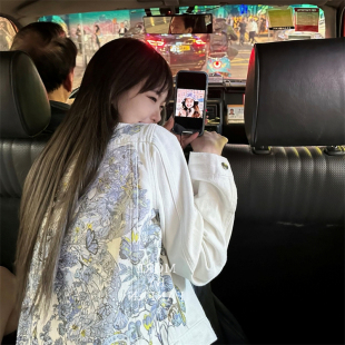 樊樊 重工蝴蝶印花刺绣标牛仔外套女春宽松显瘦时髦百搭上衣