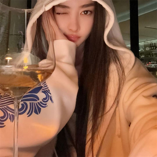 大舌头梵文印花情侣连帽卫衣女秋季新款韩版设计感休闲洋气外套潮