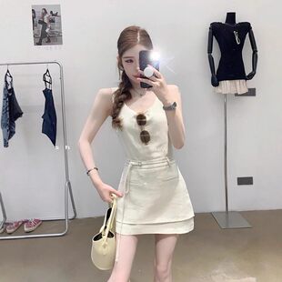 法式气质方领奶杏色背带连衣裙女夏季新款高级感收腰显瘦短款裙子