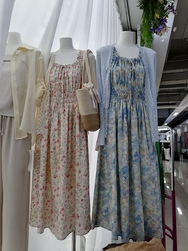 2025春夏韩版连衣裙套装休闲显瘦百搭碎花裙长袖开衫柔美两件套裙