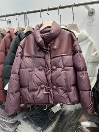 2024年冬季新款羽绒服女短款牛角扣拼接皮外套小个子白鸭绒面包服