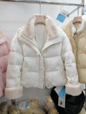 2025冬新中式国风羽绒服女宽松小个子保暖短款提花毛领羽绒外套