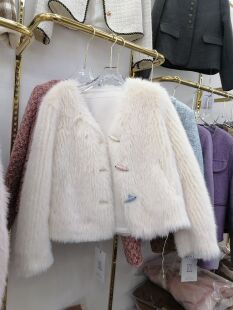 车条款皮草皮毛一体女2024秋冬新款韩版宽松加厚V领毛毛外套短款