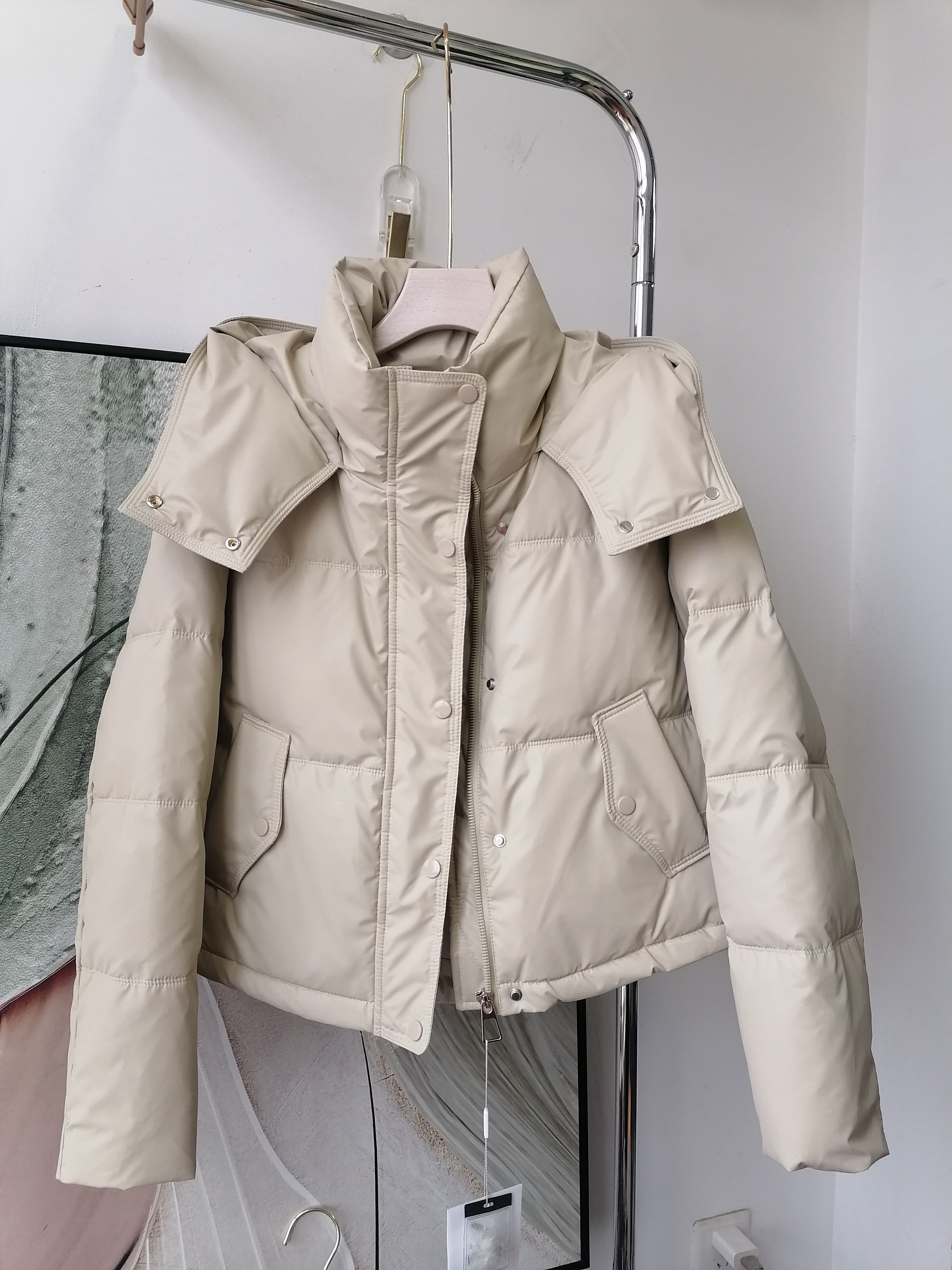 欧版休闲白鸭绒羽绒服连帽蛋白皮