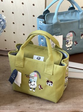 Kusuguru㊣带盖三分隔层小款手提包猫咪刺绣手拎饭盒袋便当包