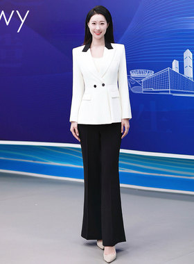 ewy面试主持人米白色西装套装女职业装双排扣气质干练通勤高级感