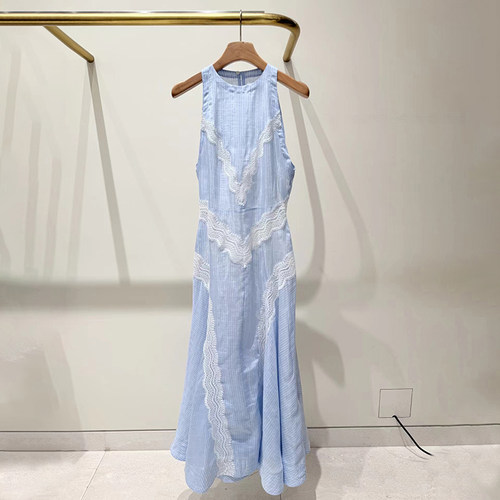 法式小众 2026春夏优雅亚麻竖纹蕾丝镂空美肩显高挂脖连衣裙女