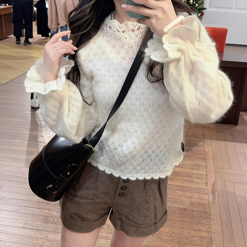 法式小众2026秋冬凤尾勾花镂空小喇叭袖贝壳边立领套头毛衣女