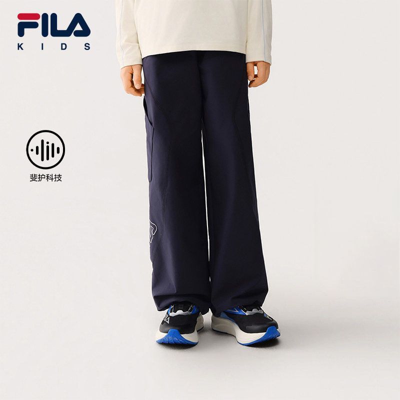 FILA斐乐童装儿童裤子26秋男女童运动户外宽松梭织长裤K52B633801