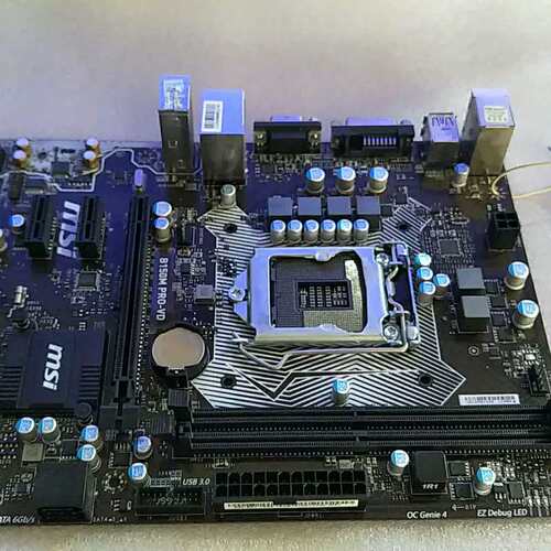 微星B150M PR0-VD DDR4内存 1151接口CPU 全固态集成黑板 实物图