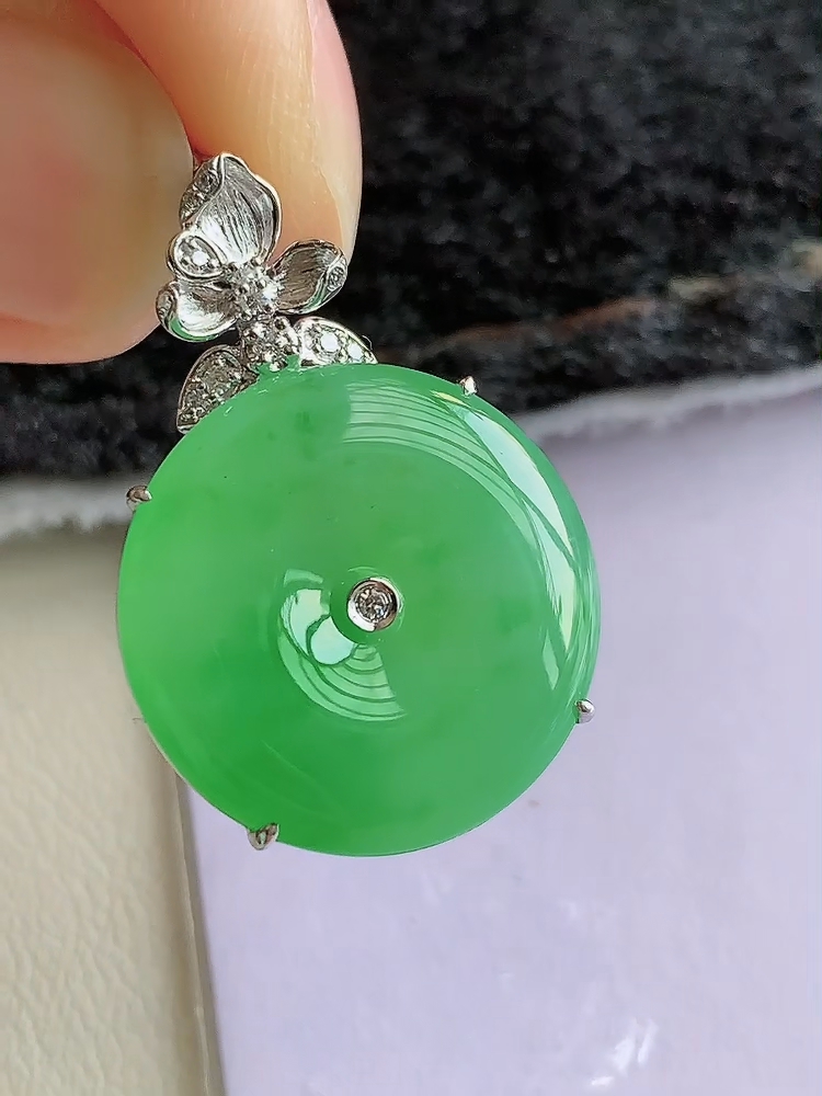 阳绿翡翠平安扣吊坠 18K金镶嵌冰绿平安扣挂件 缅甸A货玉扣子挂坠