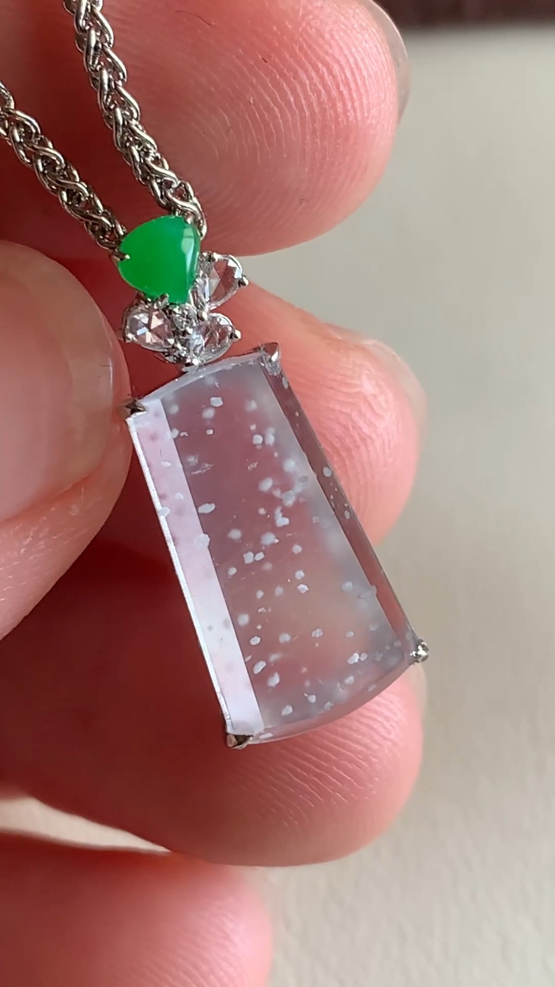 高冰玻璃种木那雪花棉翡翠无事牌吊坠 18K金镶嵌平安无事牌挂件