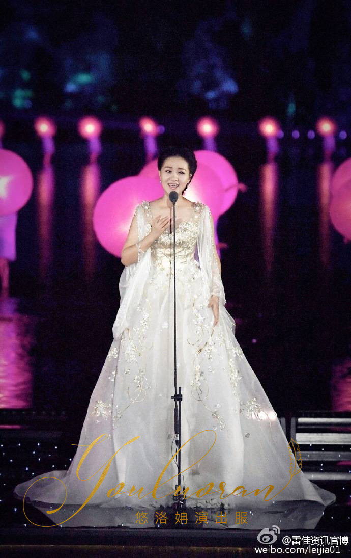 独唱蓬蓬裙学生艺考刺绣款演出服