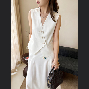 斜扣设计马甲不对称剪裁面料亲肤宽松廓形遮肉显瘦通勤休闲百搭女