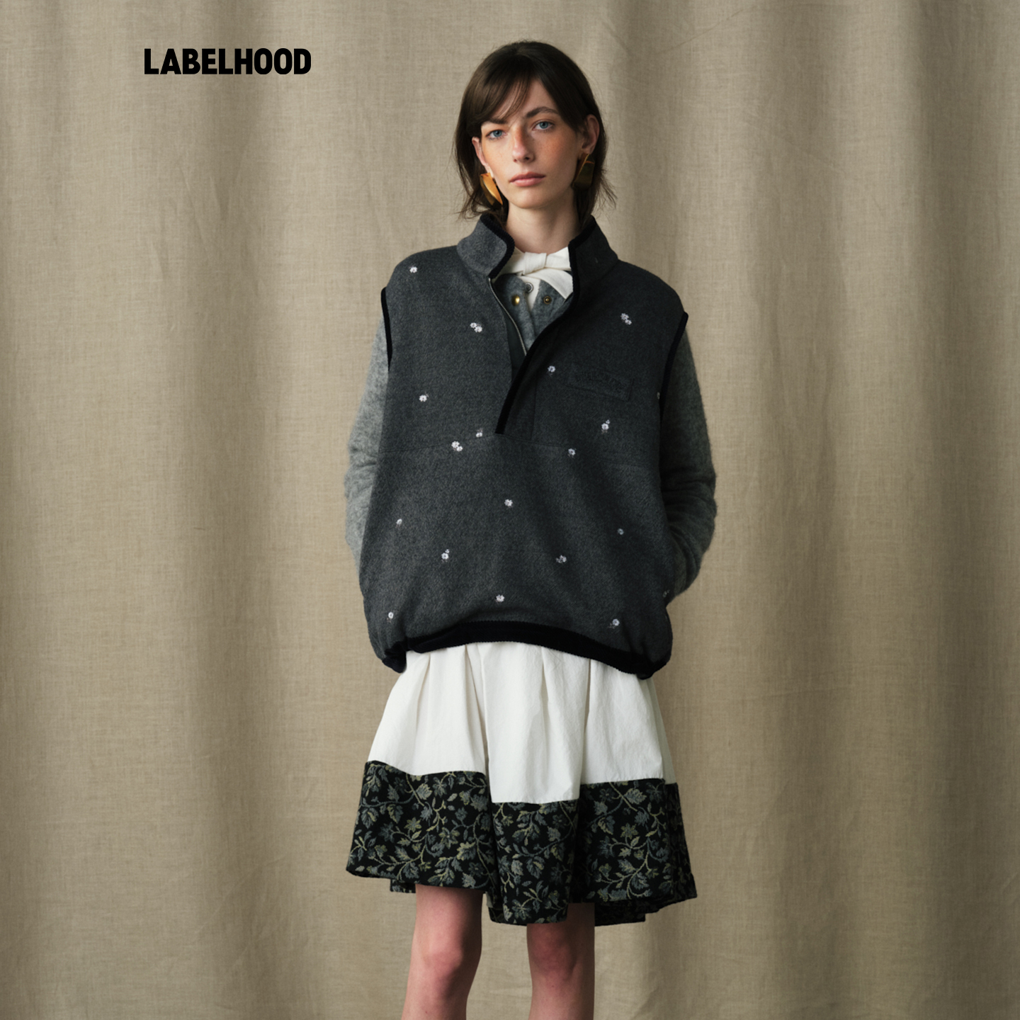 蕾虎2025秋季新款落雪刺绣马甲